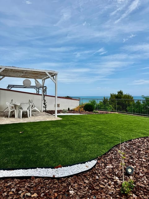 Garden view, Sea view