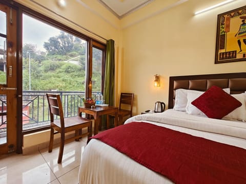 Bed, View (from property/room), Balcony/Terrace, Photo of the whole room, Seating area, Bedroom