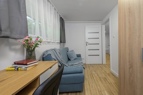 Bed, Seating area, Bedroom