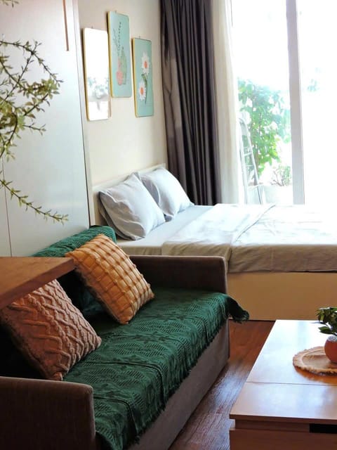 Bed, Living room, Photo of the whole room, Seating area, Bedroom