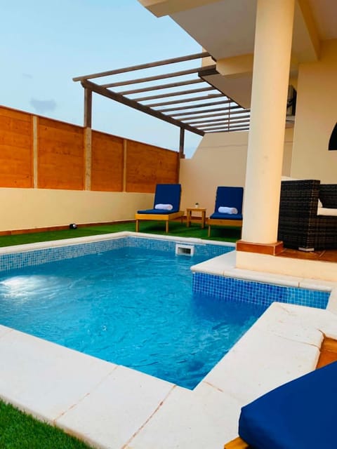 Swimming pool, Swimming pool, sunbed
