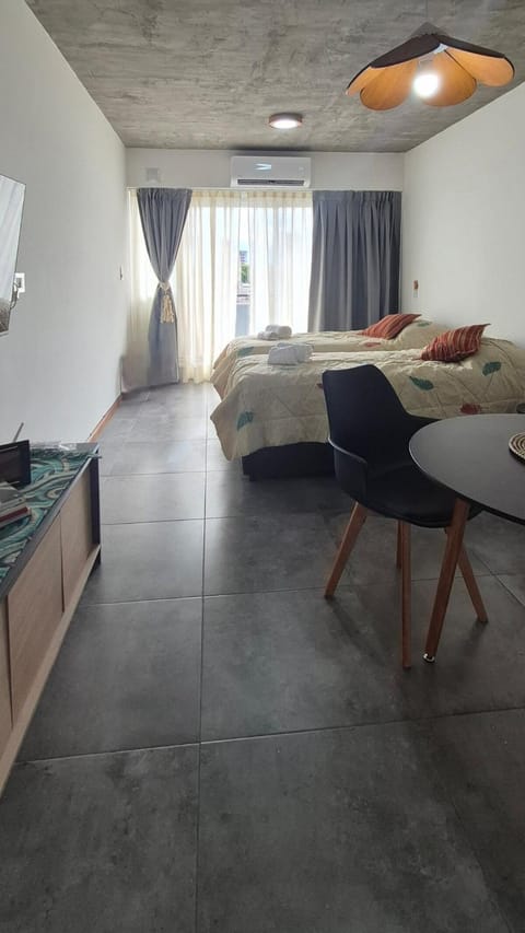 Bed, Photo of the whole room, Seating area, Dining area, Bedroom