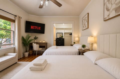 Bed, Photo of the whole room, Bedroom