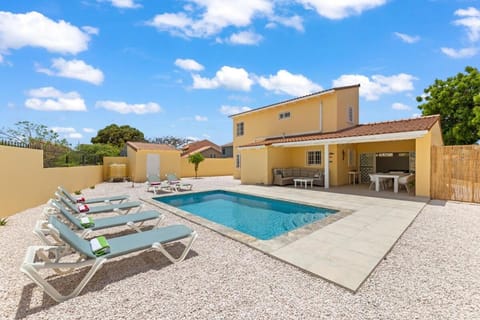 Property building, Day, Swimming pool
