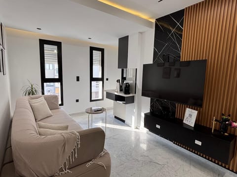 Communal lounge/ TV room, TV and multimedia, Living room, Seating area
