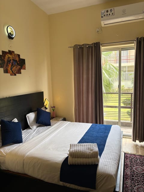 Bed, air conditioner