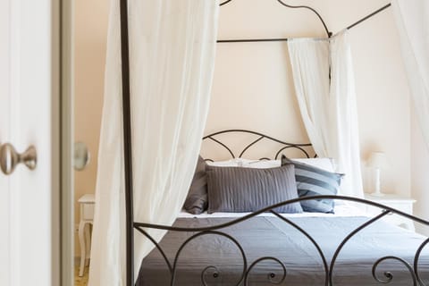 Bed, Day