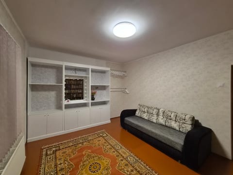 Bed, Photo of the whole room, Seating area, Bedroom