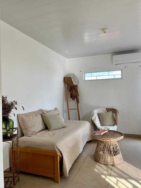 Bed, Living room