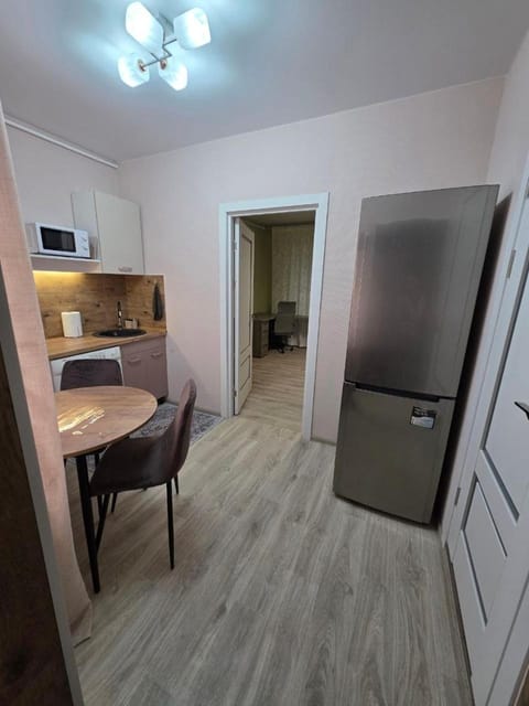 Kitchen or kitchenette, Dining area, stove