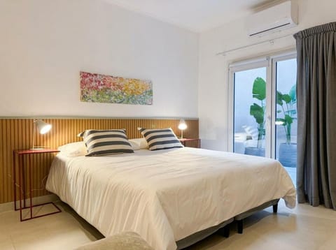 Bed, Photo of the whole room, Bedroom, air conditioner