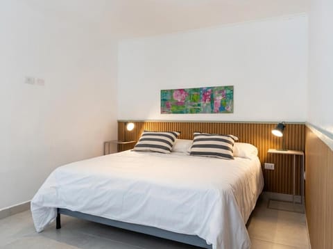 Bed, Photo of the whole room, Decorative detail, Bedroom