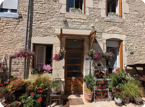 Property building, Facade/entrance, Spring, Day, Garden, Garden view