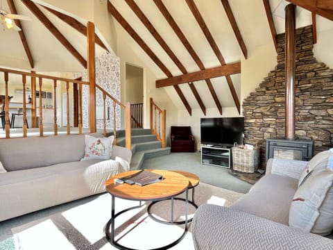 TV and multimedia, Living room, Seating area, fireplace