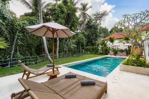 Day, Natural landscape, Garden, Garden view, Pool view, Swimming pool, sunbed