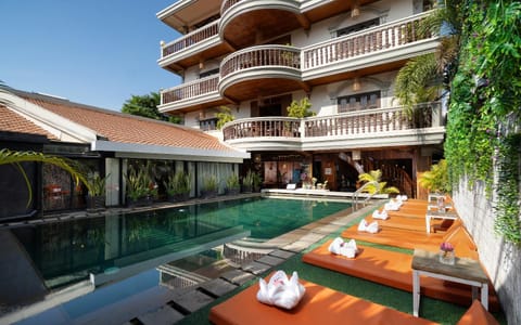 Property building, Patio, Day, View (from property/room), Balcony/Terrace, Seating area, Dining area, Area and facilities, Area and facilities, Swimming pool, Swimming pool, sunbed