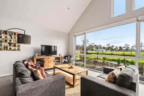 TV and multimedia, Living room, Seating area, Evening entertainment, Garden view