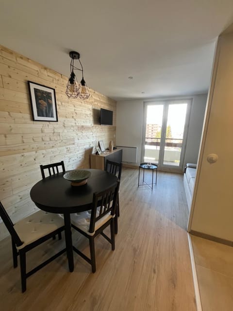 TV and multimedia, Living room, Dining area
