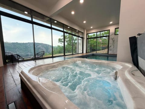 Hot Tub, Swimming pool