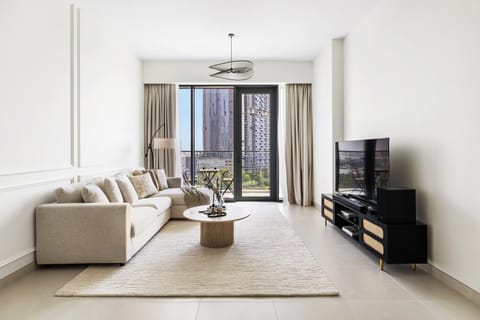 Communal lounge/ TV room, TV and multimedia, Living room, Seating area, Evening entertainment, fireplace, air conditioner