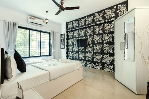 Bed, Photo of the whole room, Bedroom, towels, air conditioner