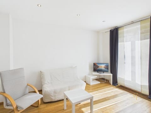 Communal lounge/ TV room, TV and multimedia, Living room