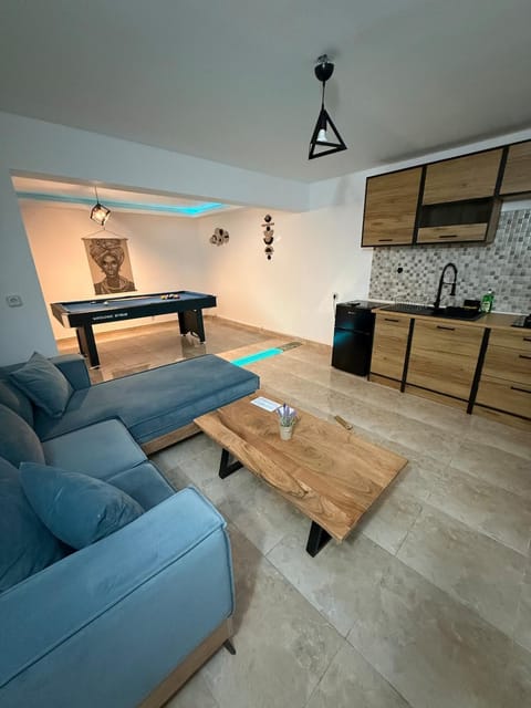 Kitchen or kitchenette, Living room, Seating area