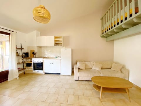 Kitchen or kitchenette, Living room, Dining area