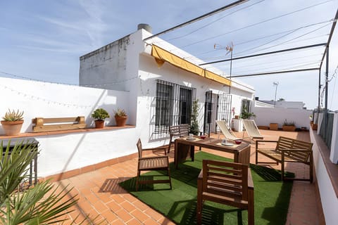 Property building, Balcony/Terrace, Living room