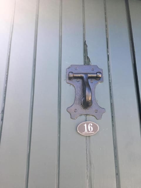 Facade/entrance, Decorative detail