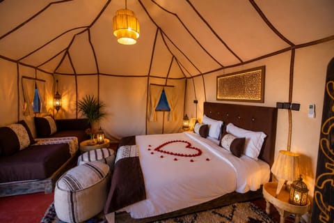 Bed, Living room, Photo of the whole room, Seating area, Bedroom