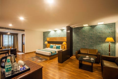 Bed, Photo of the whole room, Seating area