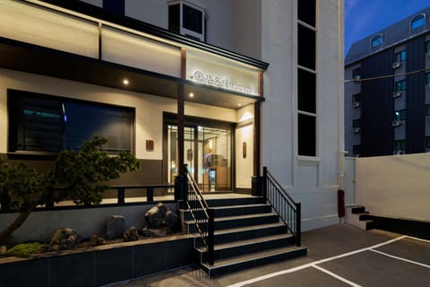Property building, Facade/entrance