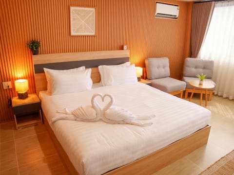 Bed, Seating area, Bedroom, towels, air conditioner