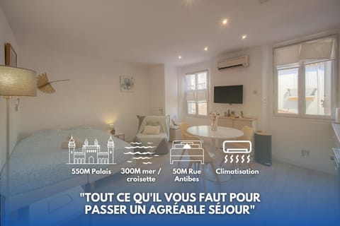 Living room, Text overlay