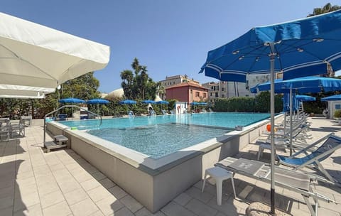 Day, Pool view, Swimming pool, sunbed
