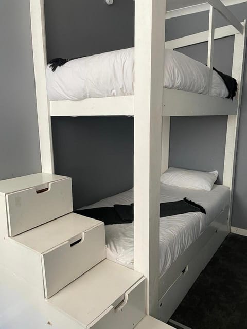 Bed, bunk bed