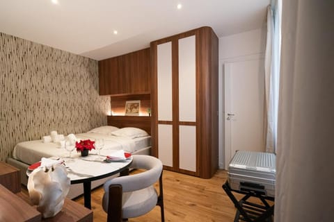 Bed, Living room, Photo of the whole room, Seating area, Dining area, Bedroom, wardrobe