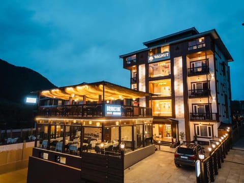 Property building, Patio, Communal lounge/ TV room, Night, Natural landscape, View (from property/room), Balcony/Terrace, Evening entertainment, Mountain view