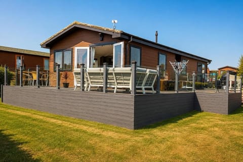 Property building, Hot Tub, Seating area