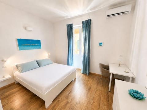 Bed, Photo of the whole room, Bedroom, air conditioner