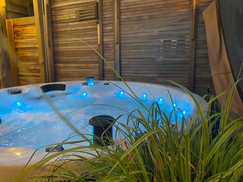 Hot Tub, Hot Tub