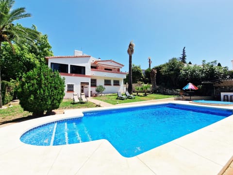 Property building, Day, Garden, Garden view, Pool view, Swimming pool, sunbed