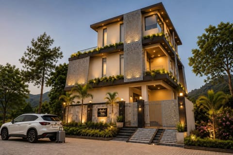 Property building, Spring, Day, Garden, Garden view, Parking