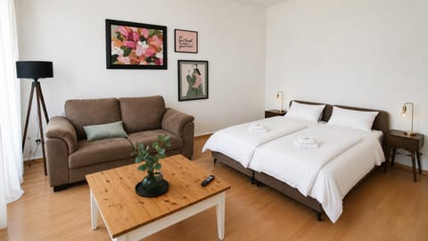 Bed, Living room, Photo of the whole room, Bedroom