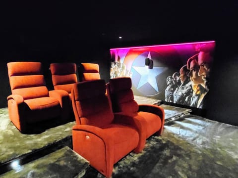 Communal lounge/ TV room, TV and multimedia, Living room