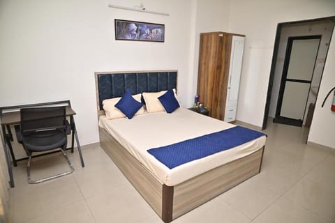 Bed, Seating area, Bedroom