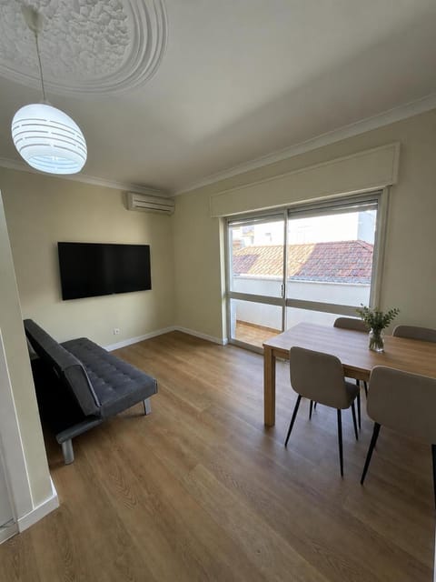 TV and multimedia, Living room, Seating area, air conditioner