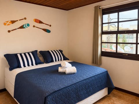 Photo of the whole room, Bedroom, towels