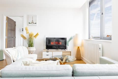 Communal lounge/ TV room, TV and multimedia, Living room, internet